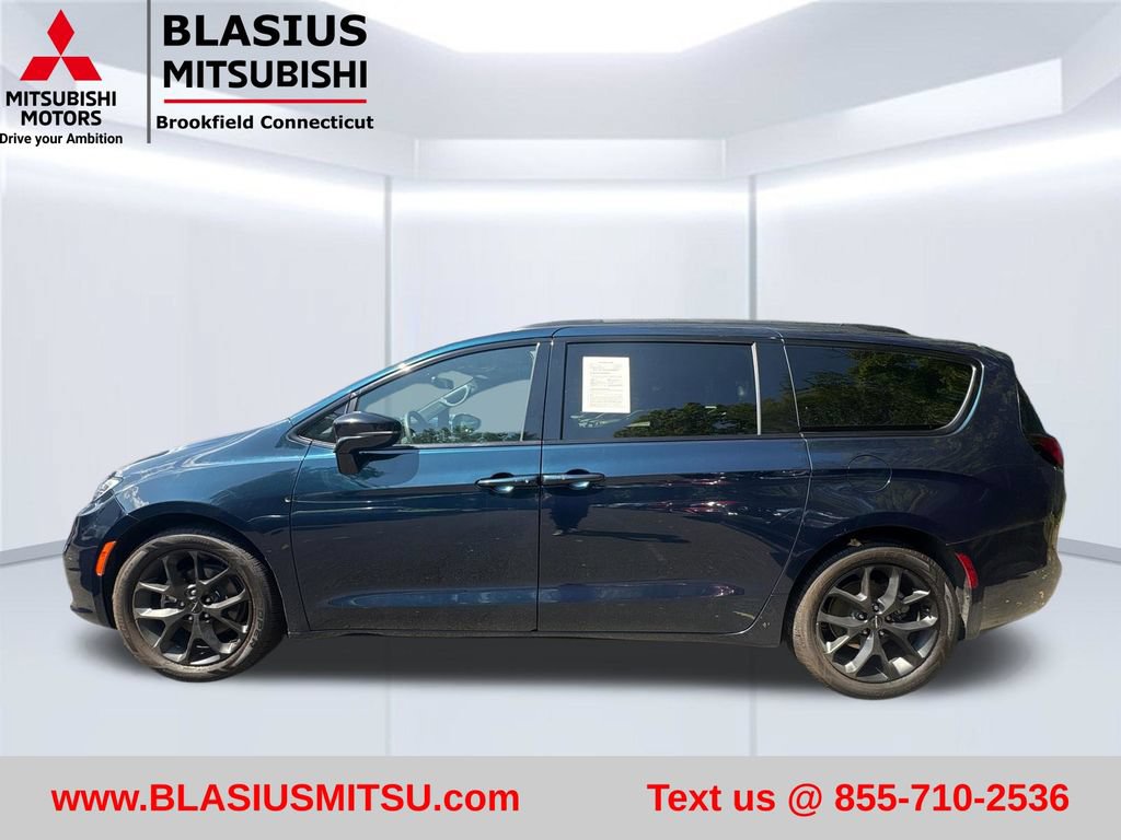 Used 2023 Chrysler Pacifica Limited w/ S Appearance Package FWD image 13