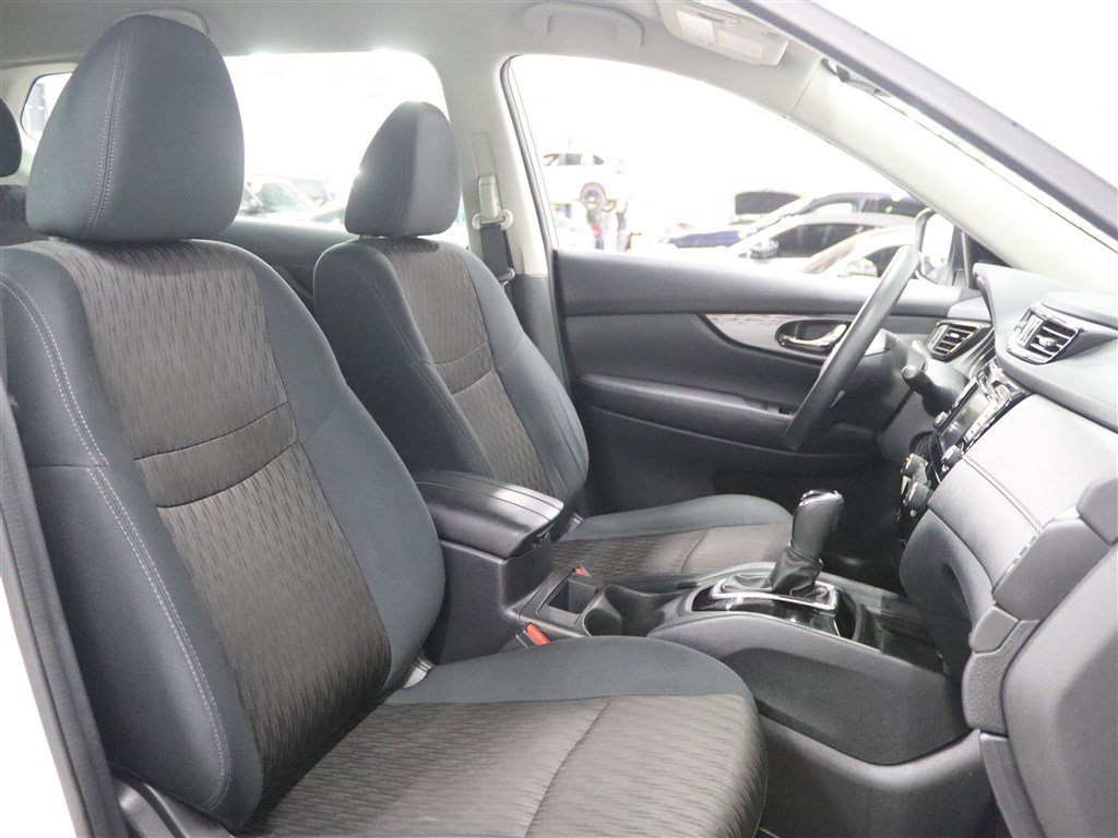 Used 2018 Nissan Rogue S AWD/4WD image 18