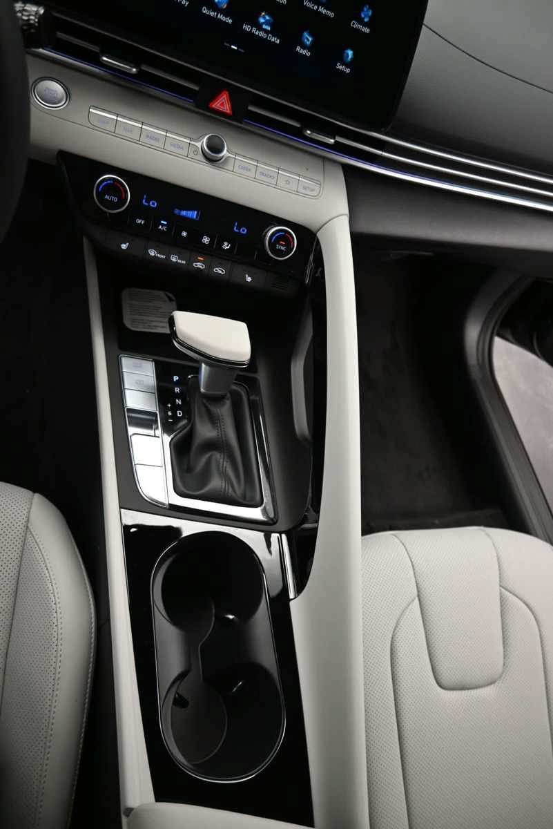 New 2026 Hyundai Elantra Limited FWD image 24