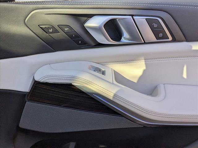 Used 2025 BMW X7 M60i w/ Executive Package image 27