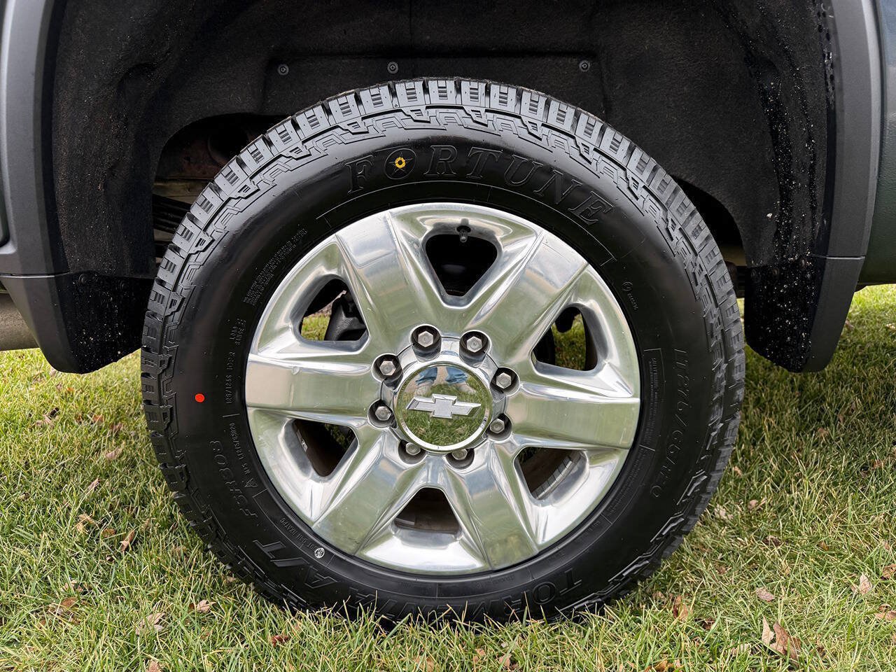 Used 2020 Chevrolet Silverado 2500 LTZ w/ LTZ Premium Package AWD/4WD image 11