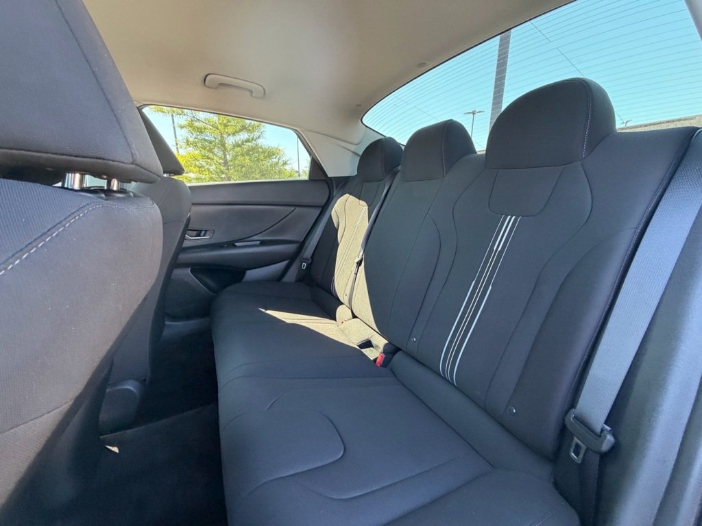 Used 2023 Hyundai Elantra SEL w/ Cargo Package FWD image 6