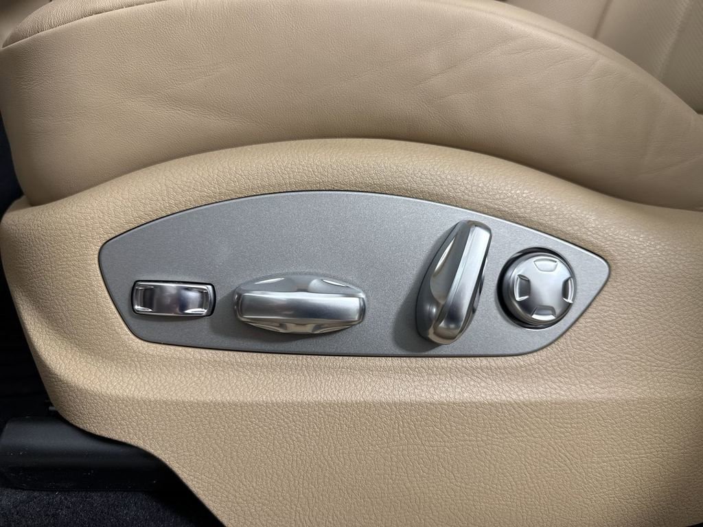 New 2026 Porsche Macan AWD/4WD image 40