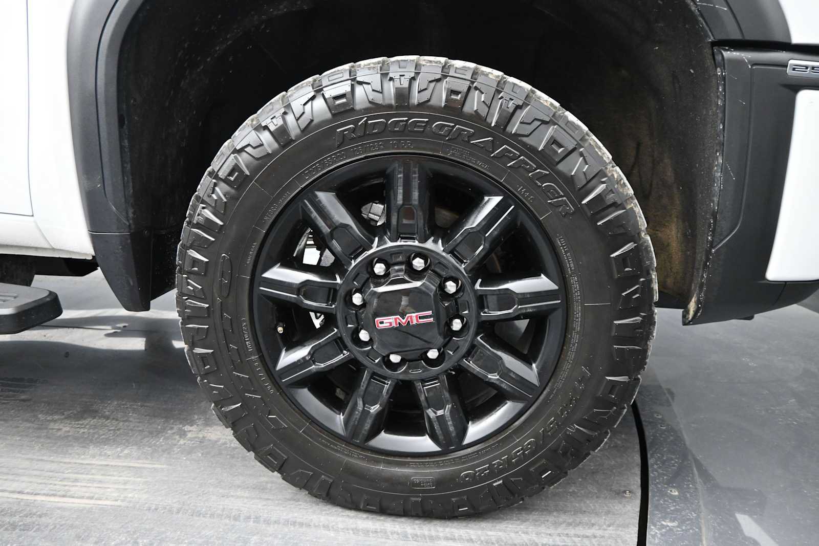 Used 2024 GMC Sierra 2500 AT4 w/ AT4 Premium Plus Package AWD/4WD image 10