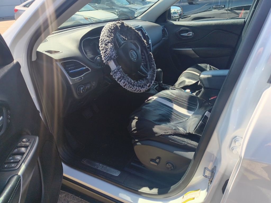 Used 2021 Jeep Cherokee Limited image 11