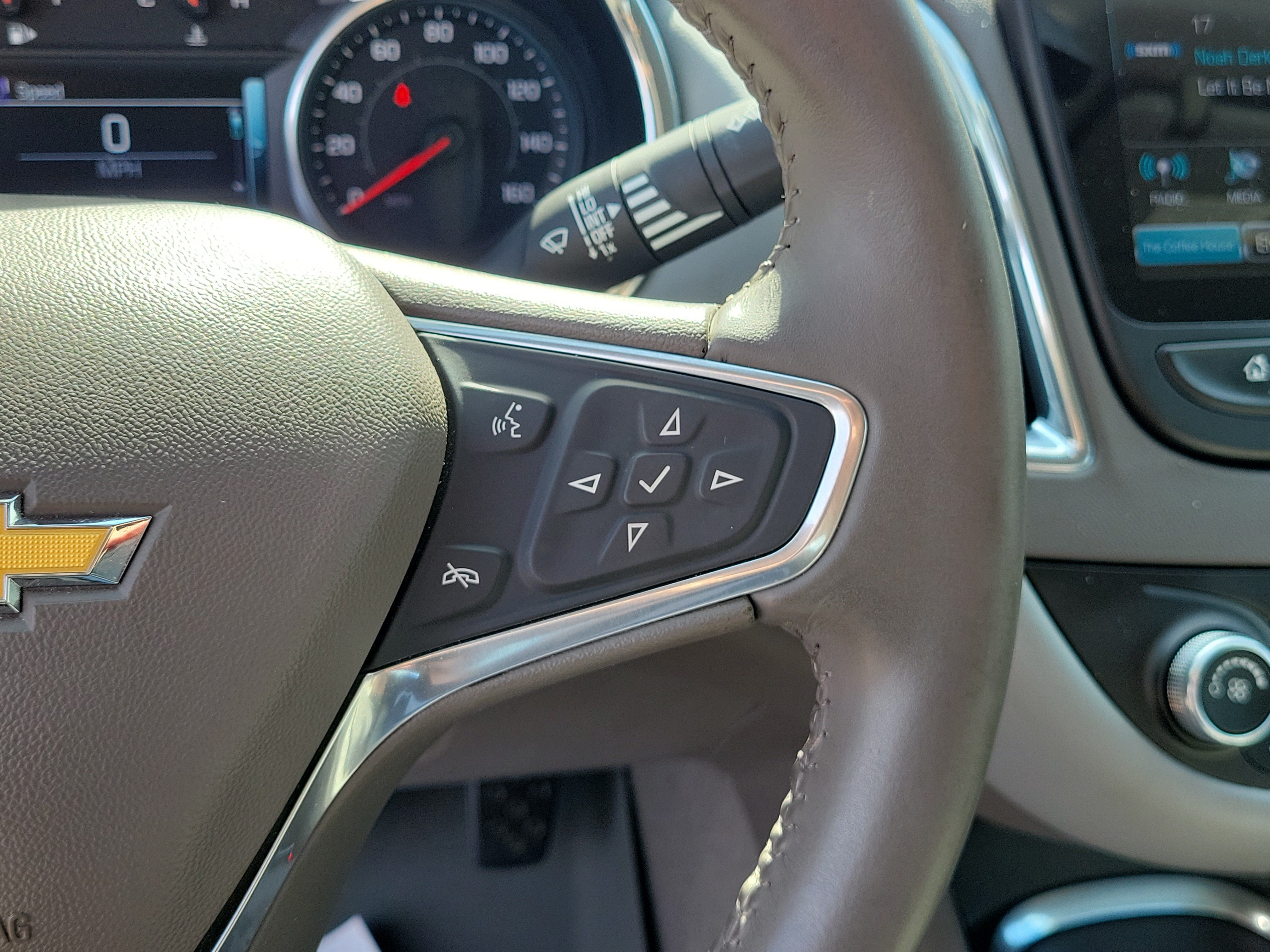 Used 2018 Chevrolet Malibu LT w/ Leather Package FWD image 24