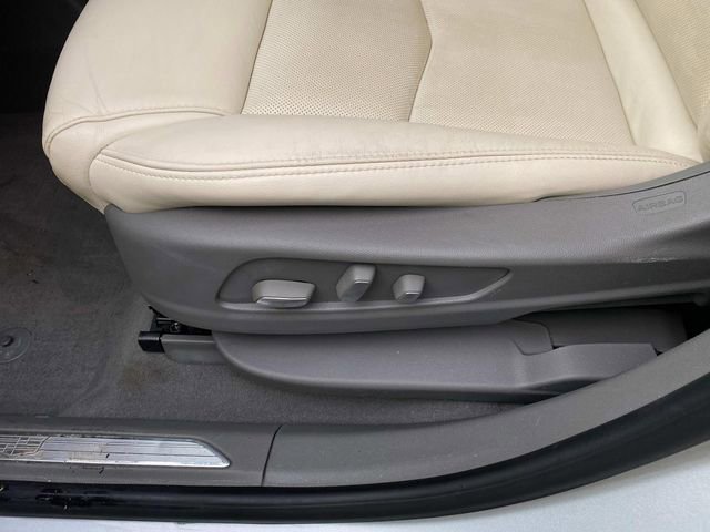 Used 2018 Cadillac XT5 Luxury w/ Driver Awareness Package FWD image 15