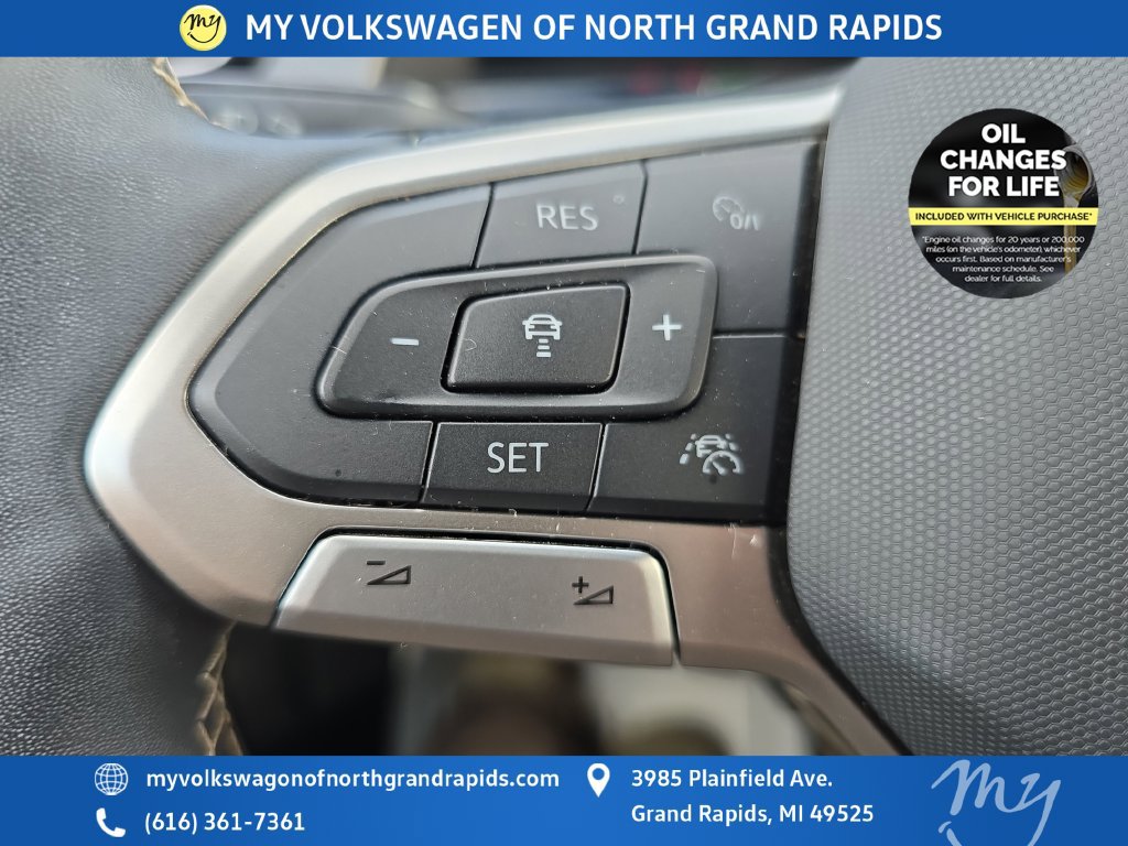Used 2024 Volkswagen Atlas Cross Sport SE AWD/4WD image 16