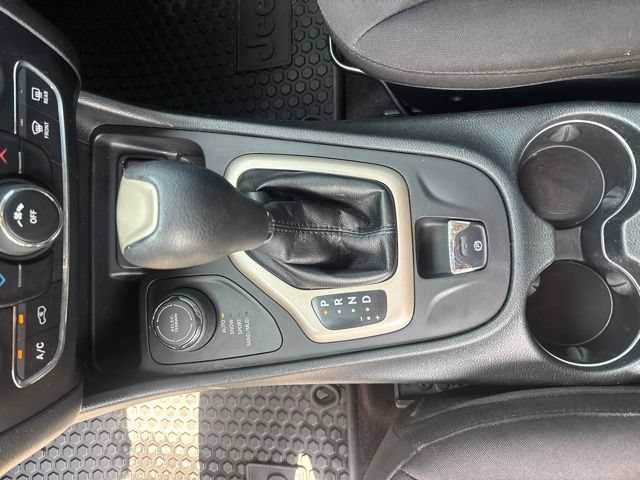 Used 2016 Jeep Cherokee 75th Anniversary AWD/4WD image 37