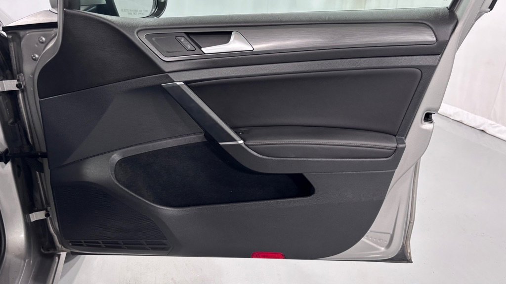 Used 2019 Volkswagen Golf SE w/ Driver Assistance Package FWD image 20