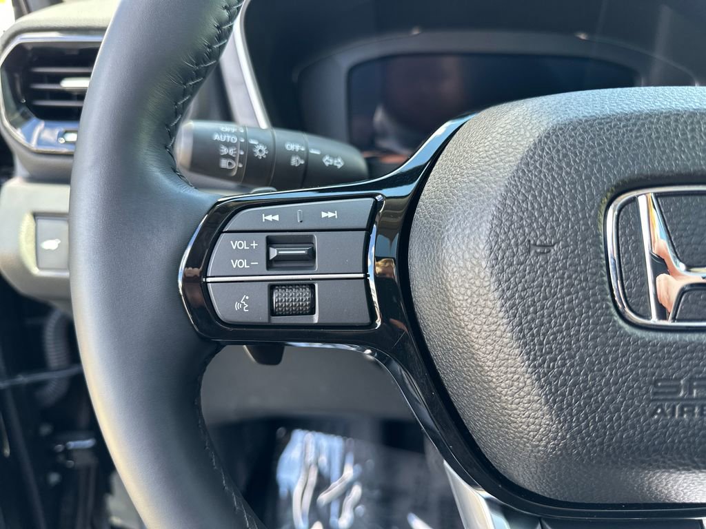 Used 2025 Honda Pilot Elite image 21