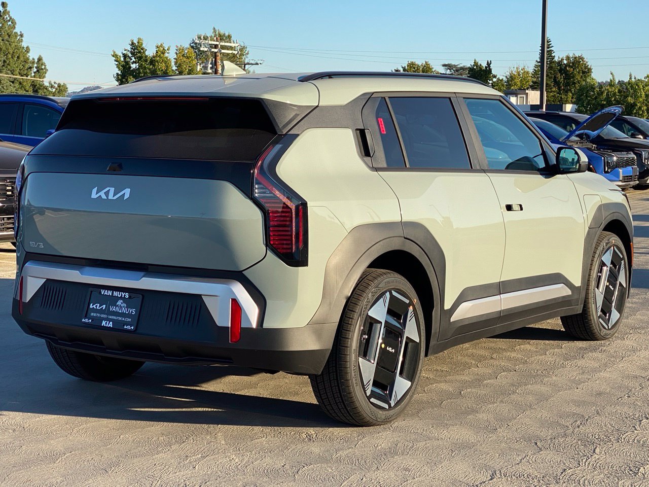 New 2027 Kia EV3 Wind AWD/4WD image 3