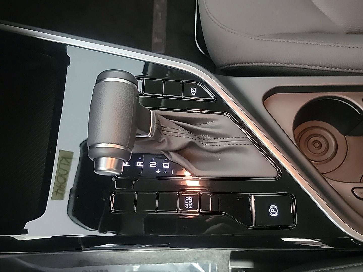 Used 2025 Kia Niro LX image 33