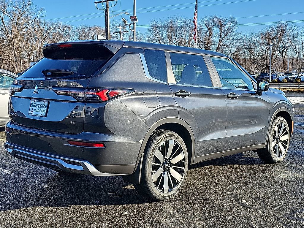 New 2026 Mitsubishi Outlander SE image 4