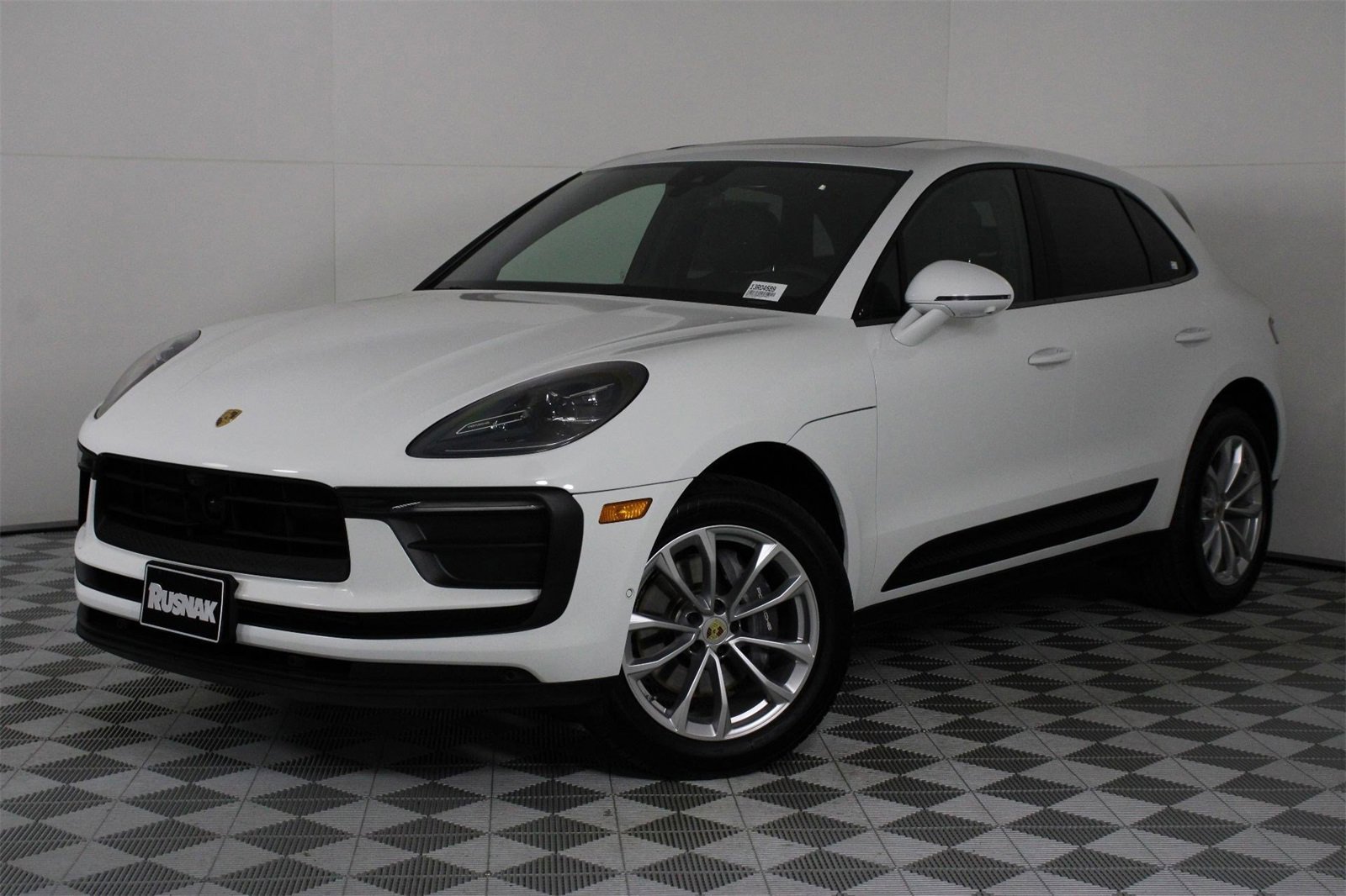 Used 2025 Porsche Macan image 35