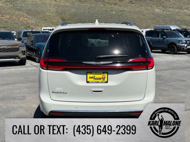 Used 2021 Chrysler Pacifica Touring-L w/ Premium & Safety Sphere Group FWD image 4