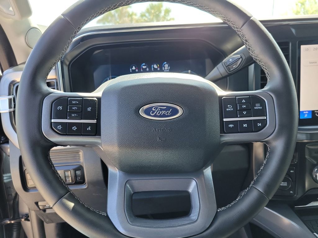 Used 2025 Ford F250 Lariat w/ Black Appearance Package image 18