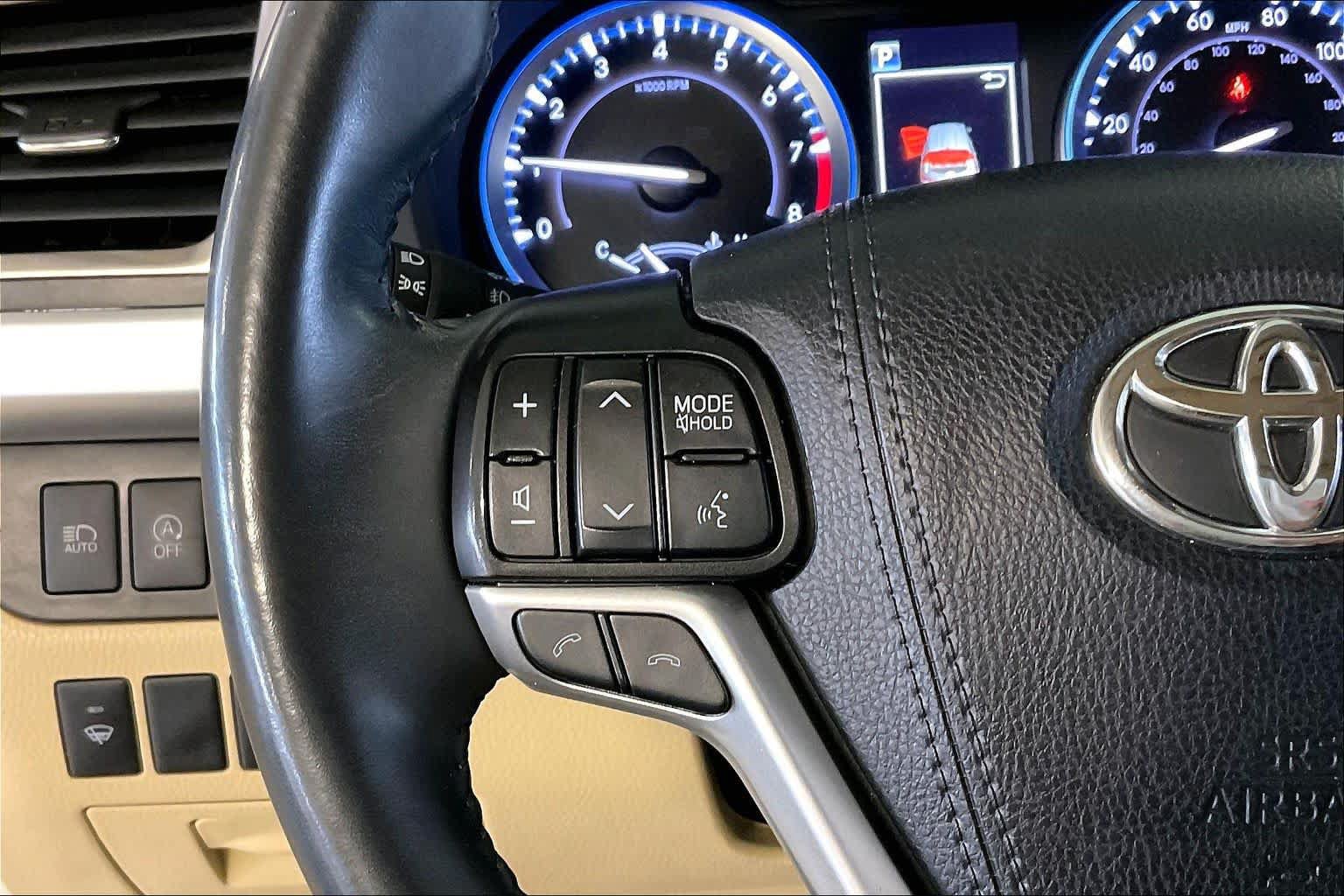 Used 2019 Toyota Highlander XLE FWD image 22