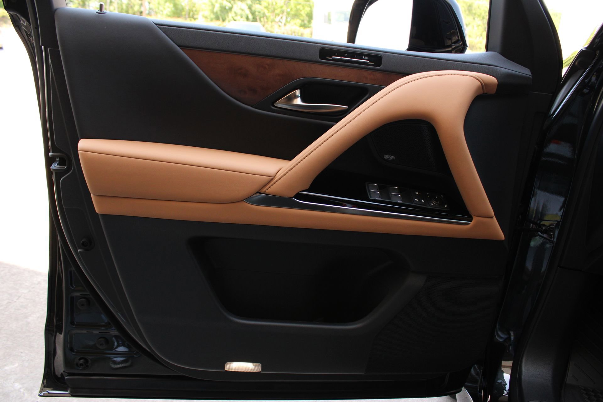 Used 2026 Lexus LX 700h Luxury w/ Accessory Package (Z1) image 28