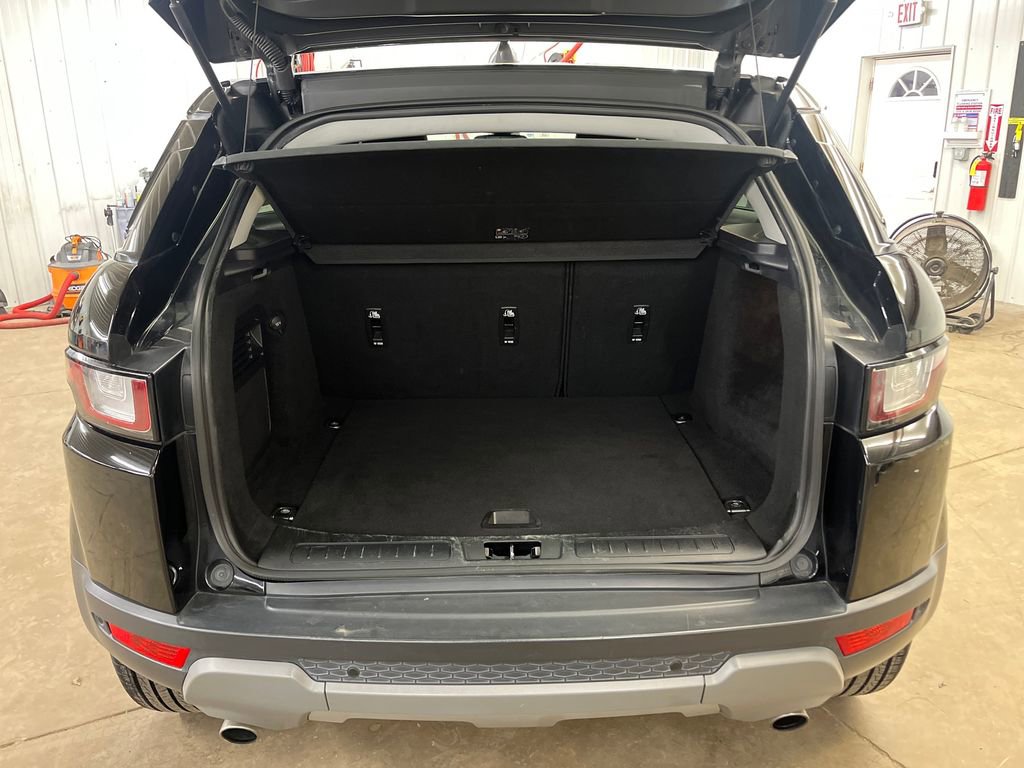 Used 2019 Land Rover Range Rover Evoque SE image 22