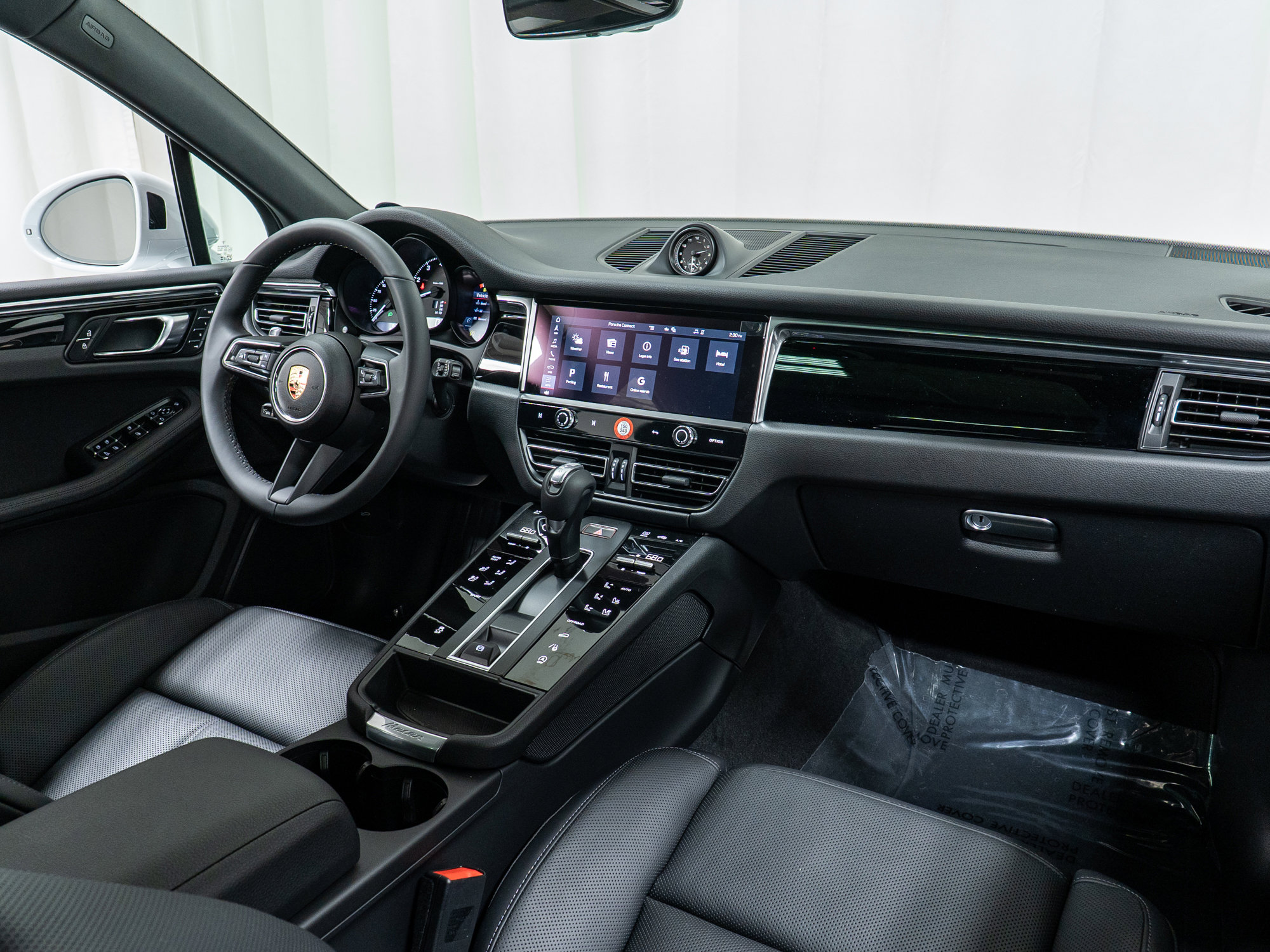 Certified 2025 Porsche Macan image 17