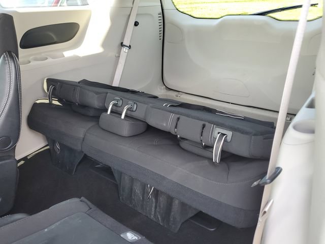 Used 2023 Chrysler Voyager LX FWD image 27