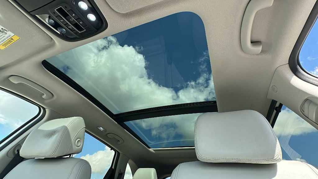 Used 2017 Kia Sorento SX image 5