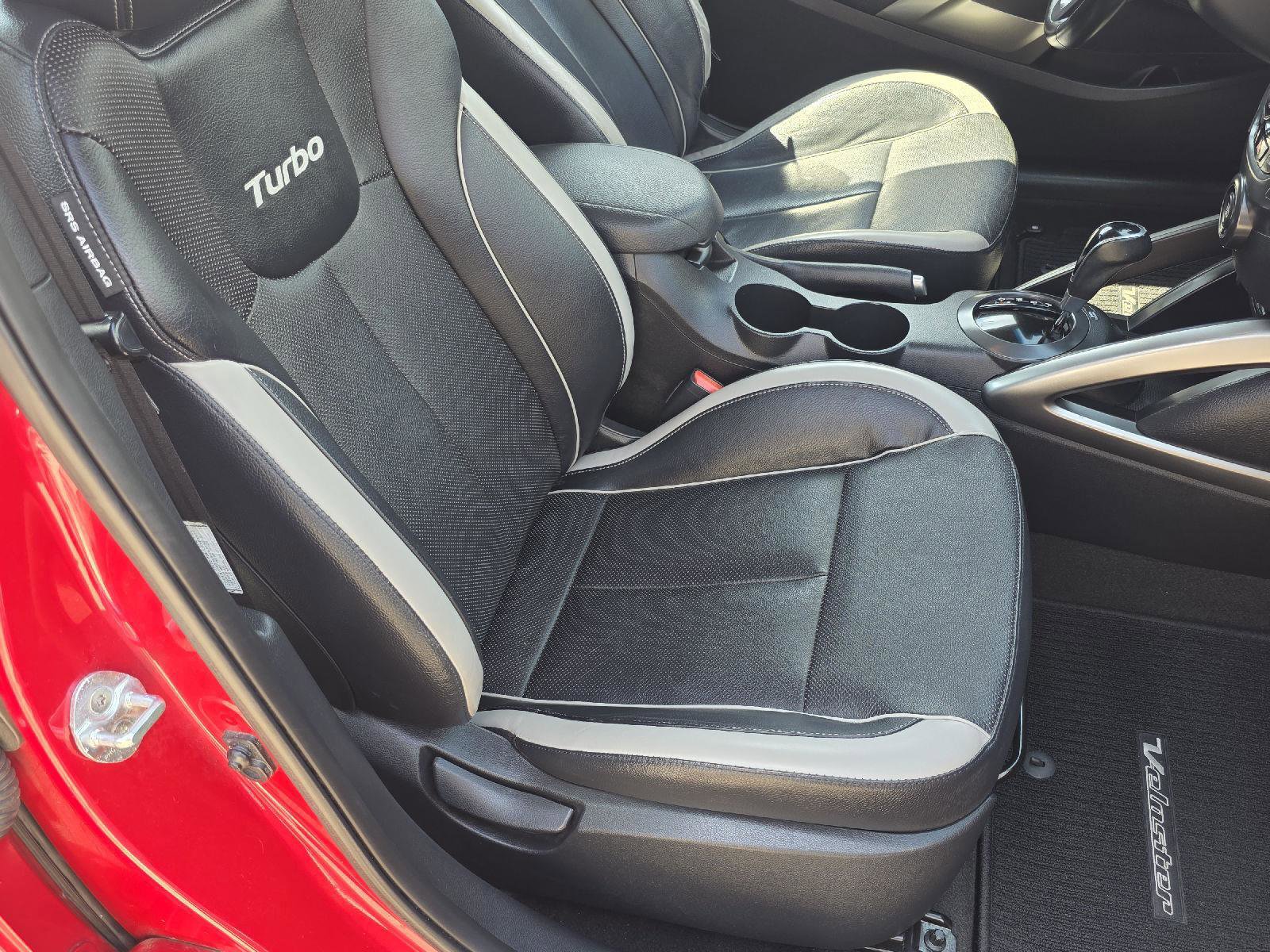 Used 2015 Hyundai Veloster Turbo w/ Option Group 04 FWD image 29
