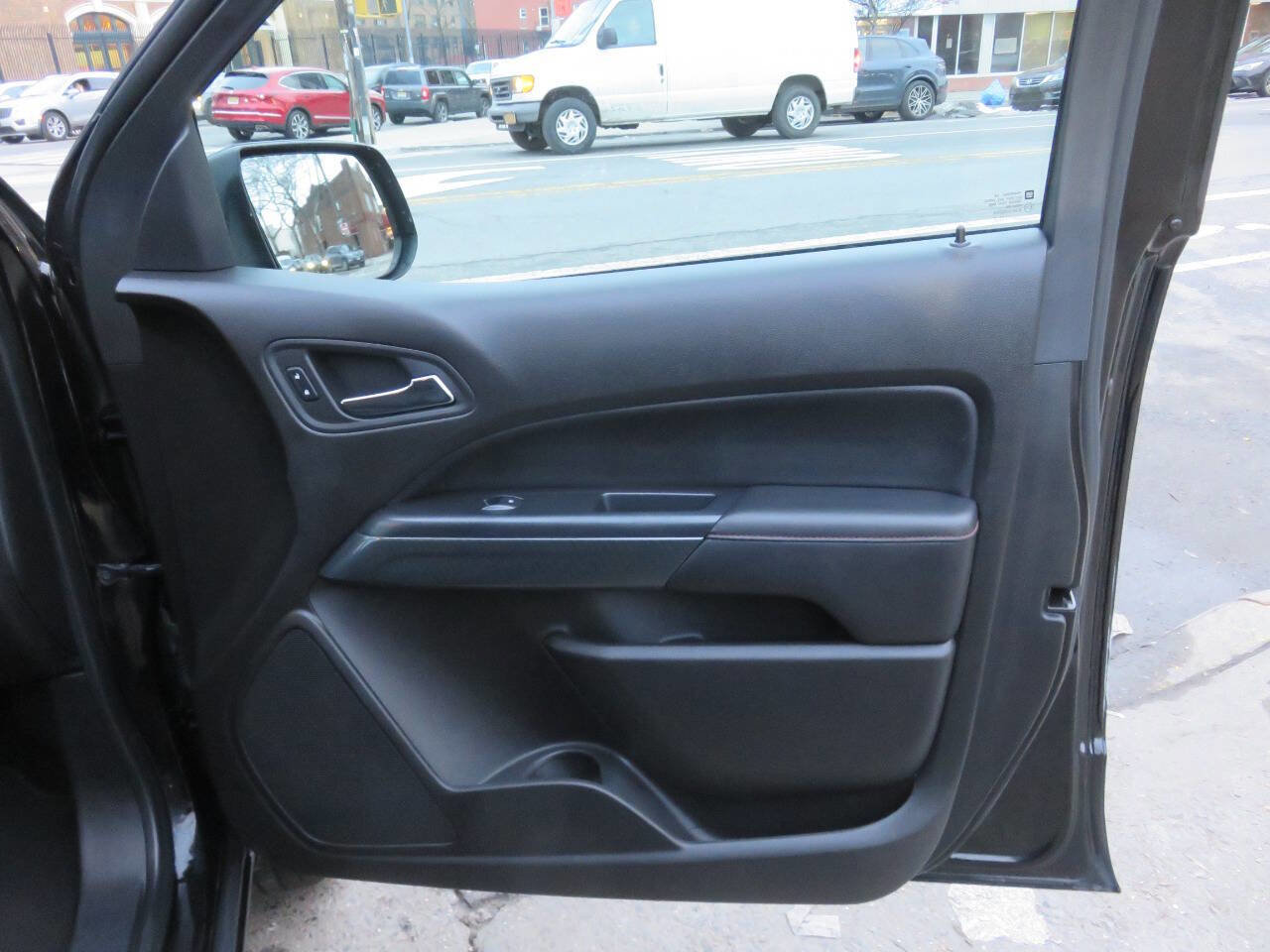 Used 2016 GMC Canyon SLE w/ All Terrain Package AWD/4WD image 26