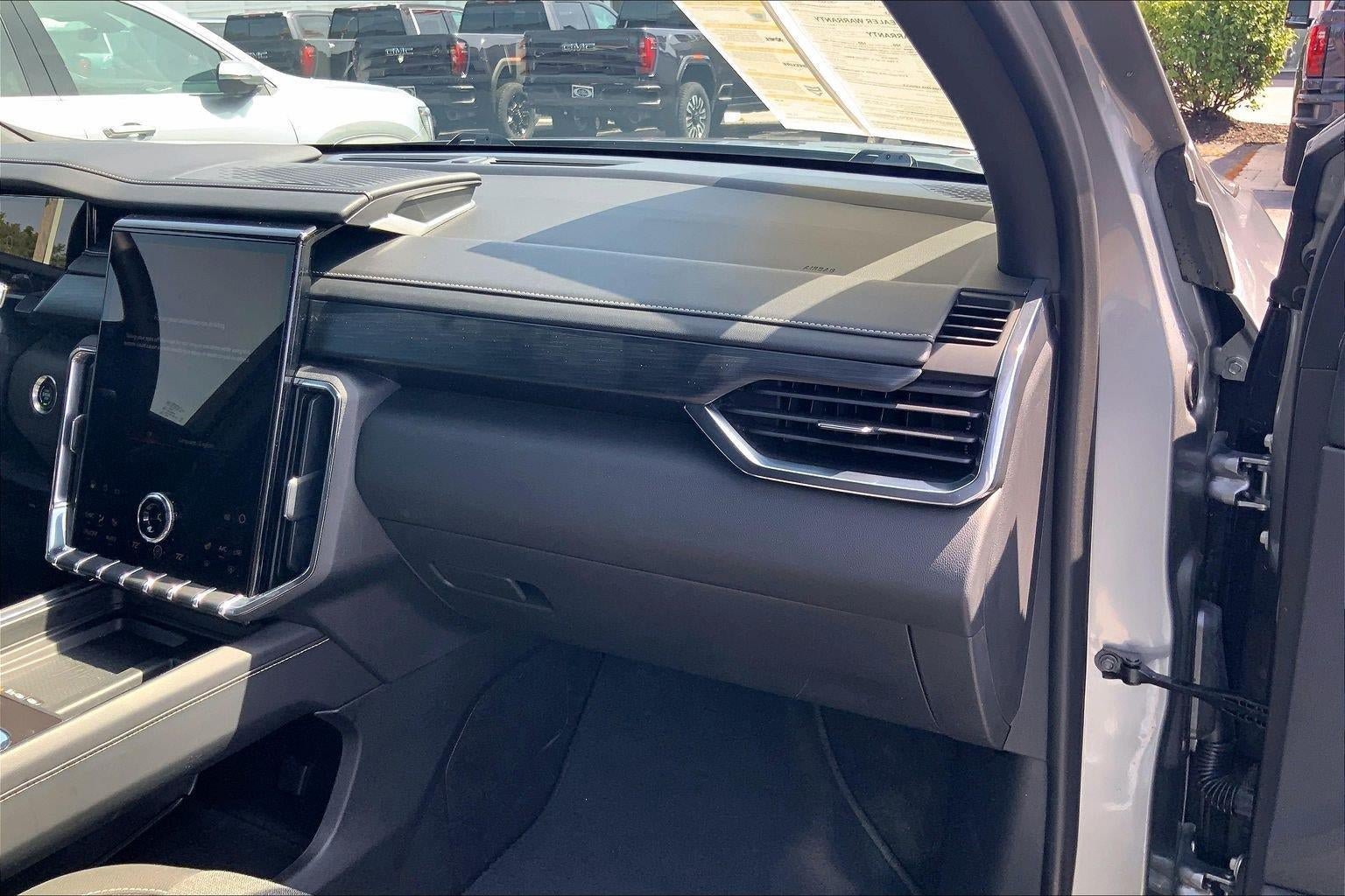 Used 2025 GMC Acadia Elevation FWD image 15