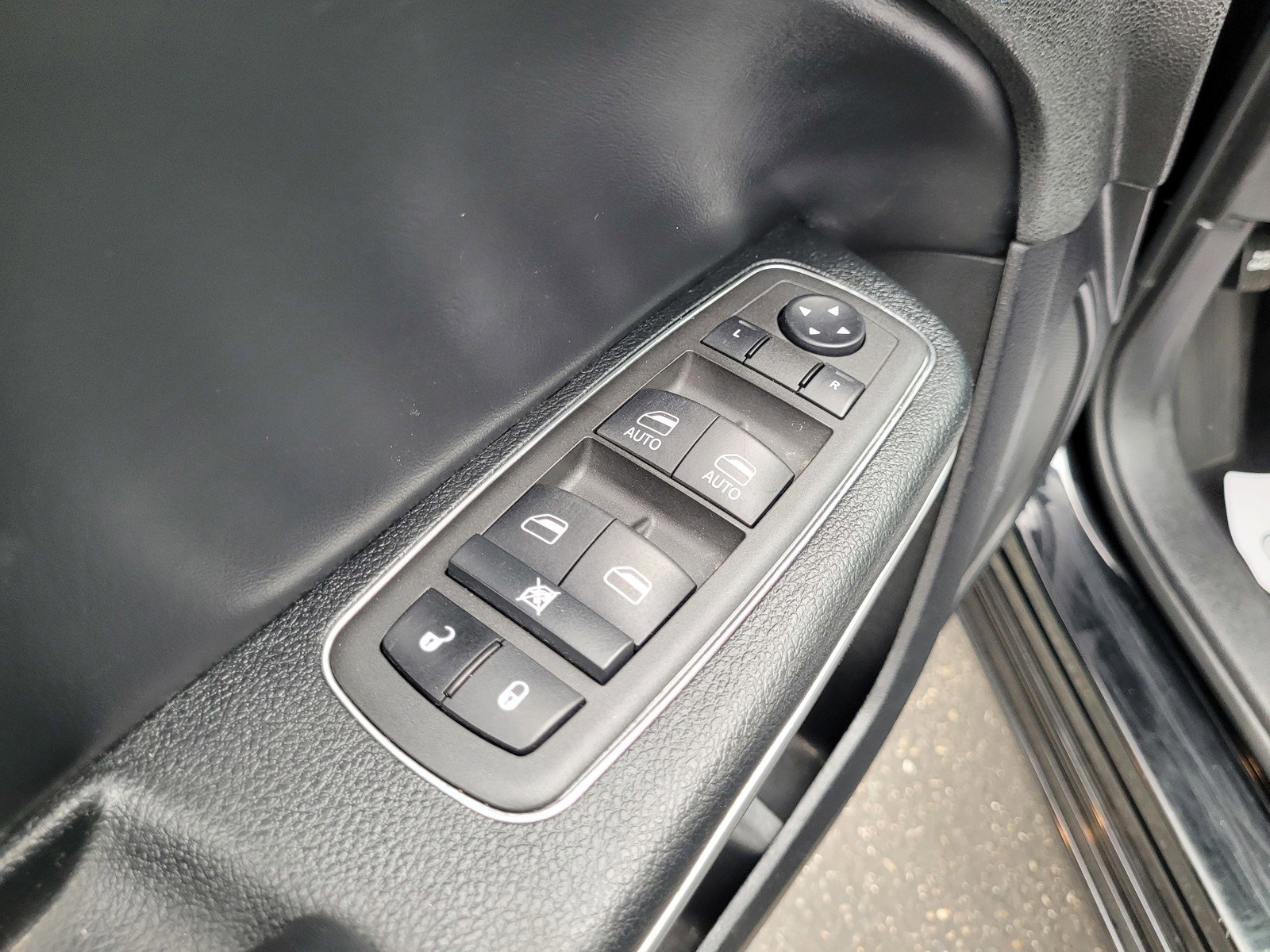 Used 2022 Dodge Charger SXT w/ Leather Interior Group RWD image 26