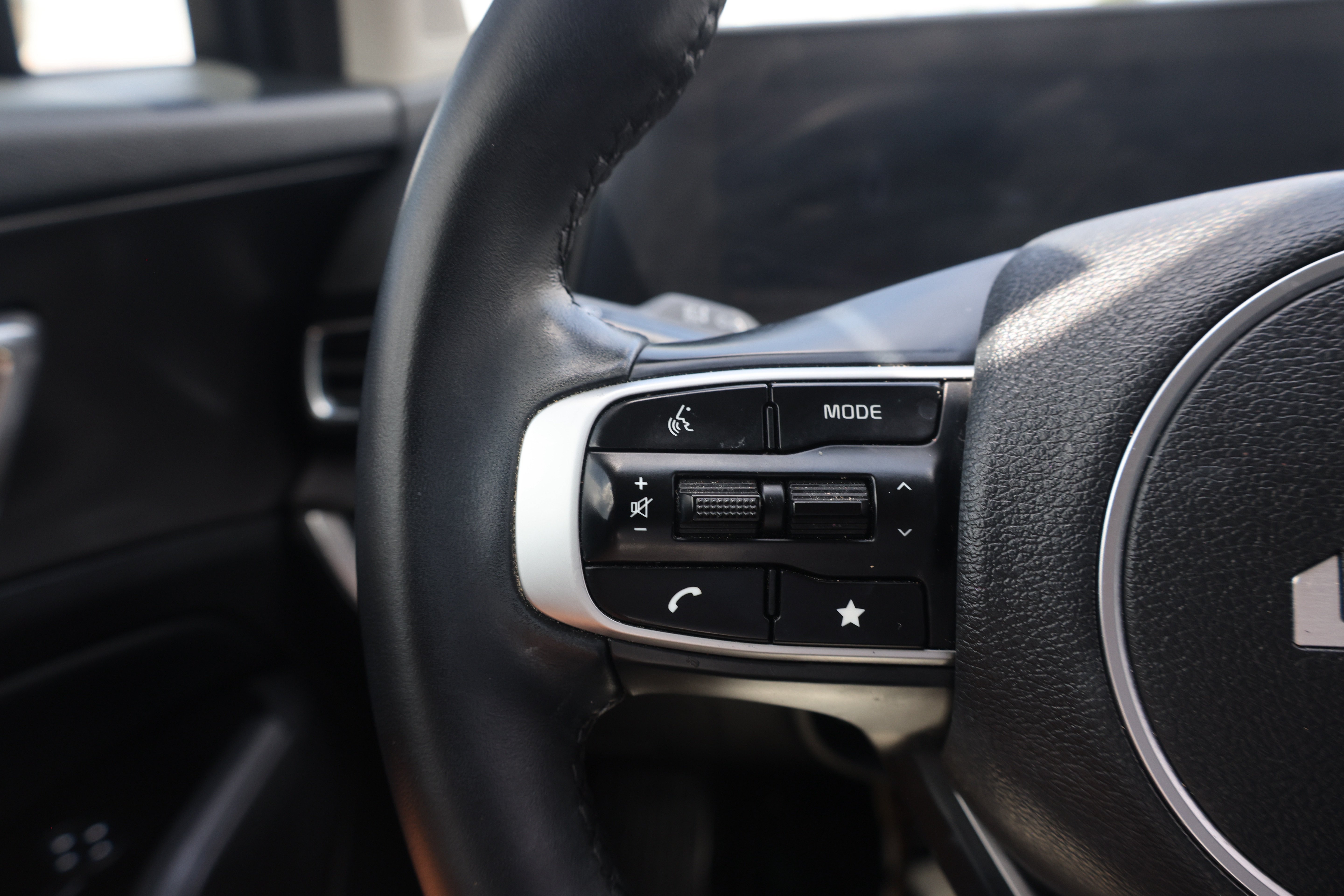 Used 2024 Kia Sportage EX FWD image 19