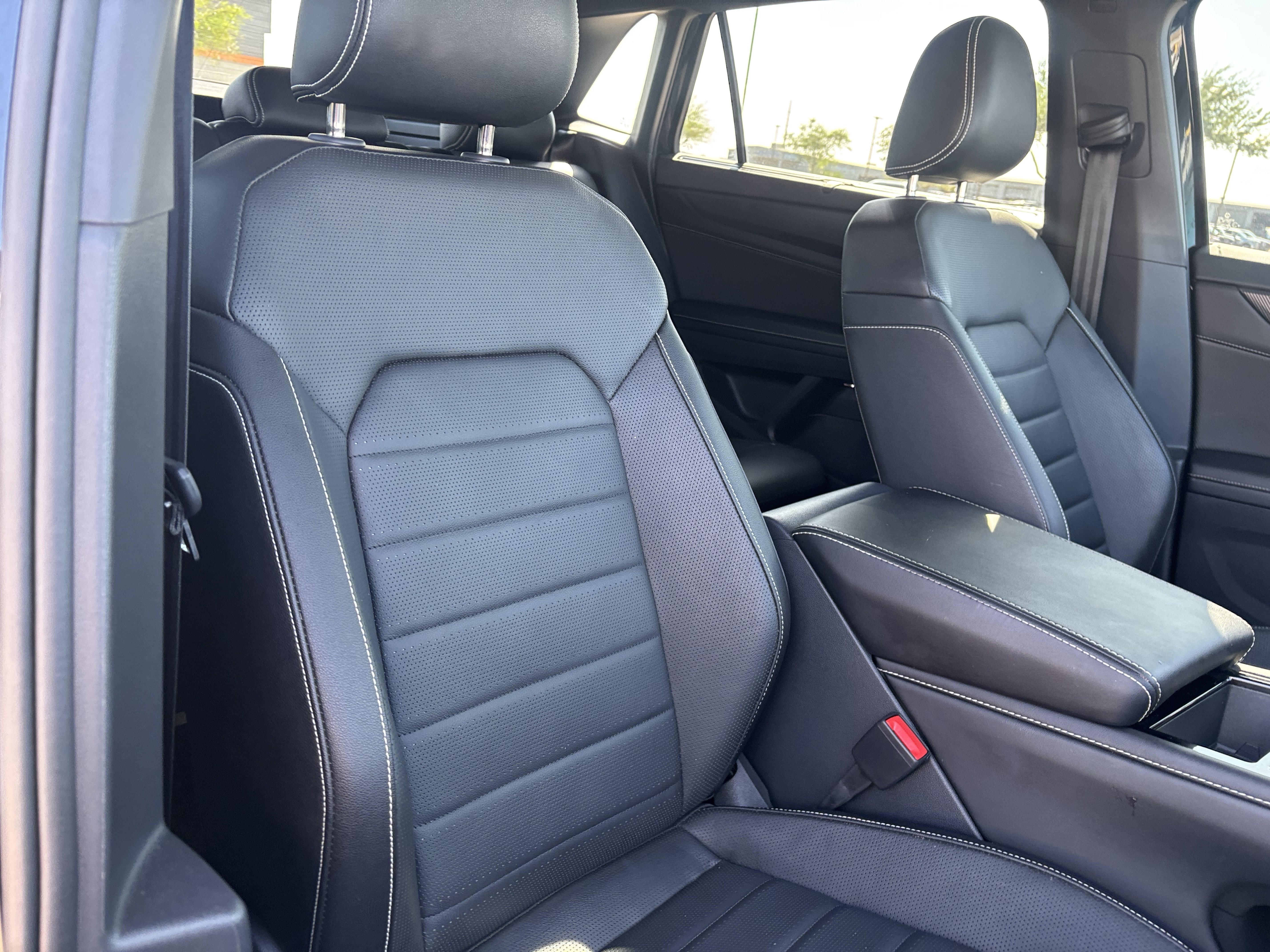 Used 2025 Volkswagen Atlas Cross Sport SEL R-Line image 27