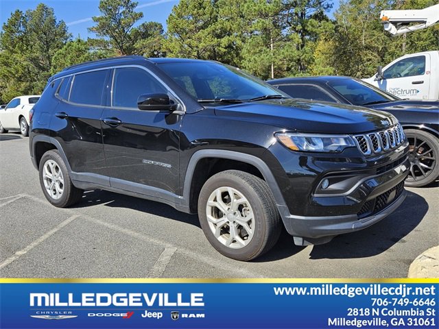Used 2024 Jeep Compass Latitude w/ Sun and Sound Group