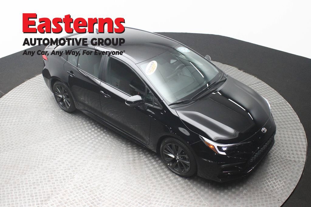 Used 2025 Toyota Corolla SE image 3