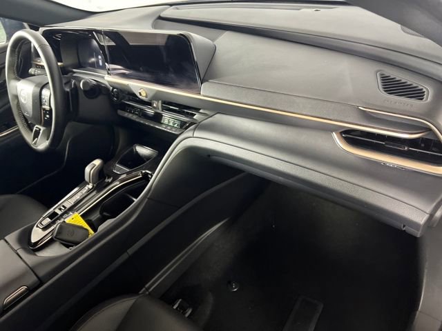 Used 2025 Toyota Crown Signia image 29