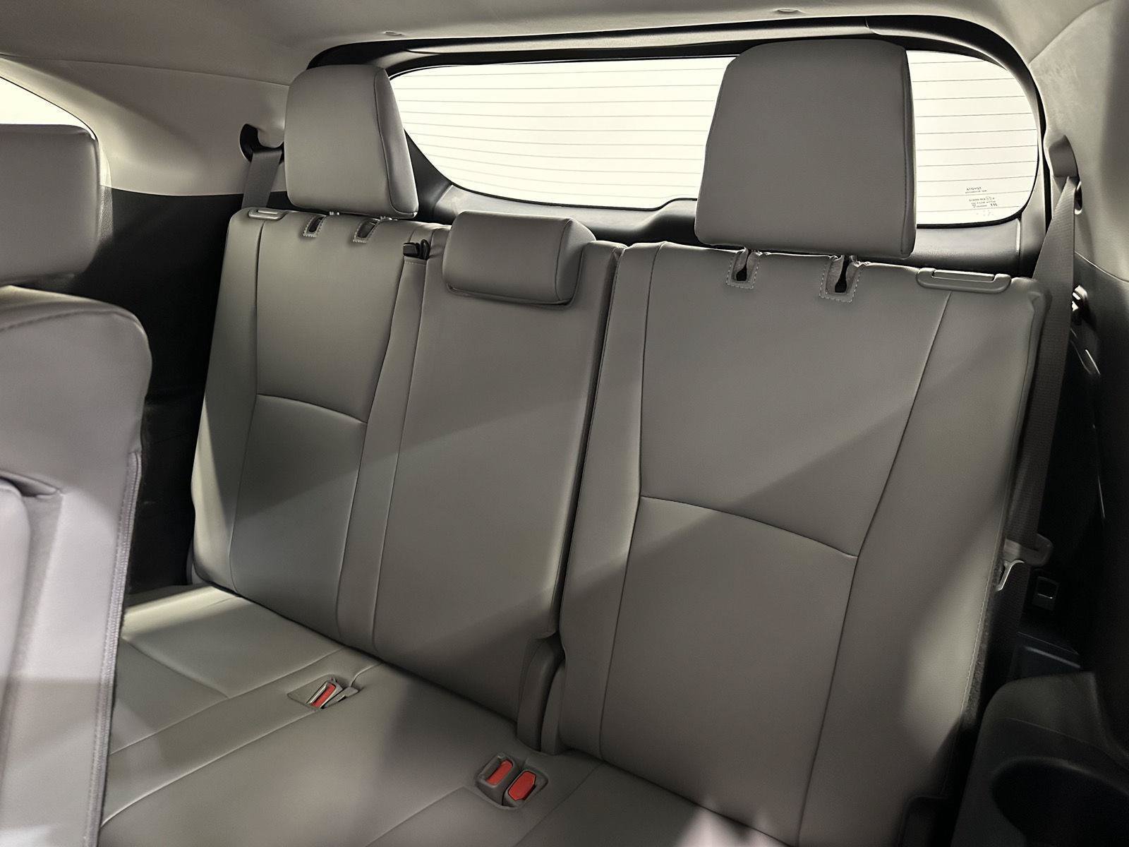 Used 2023 Toyota Highlander XLE FWD image 27