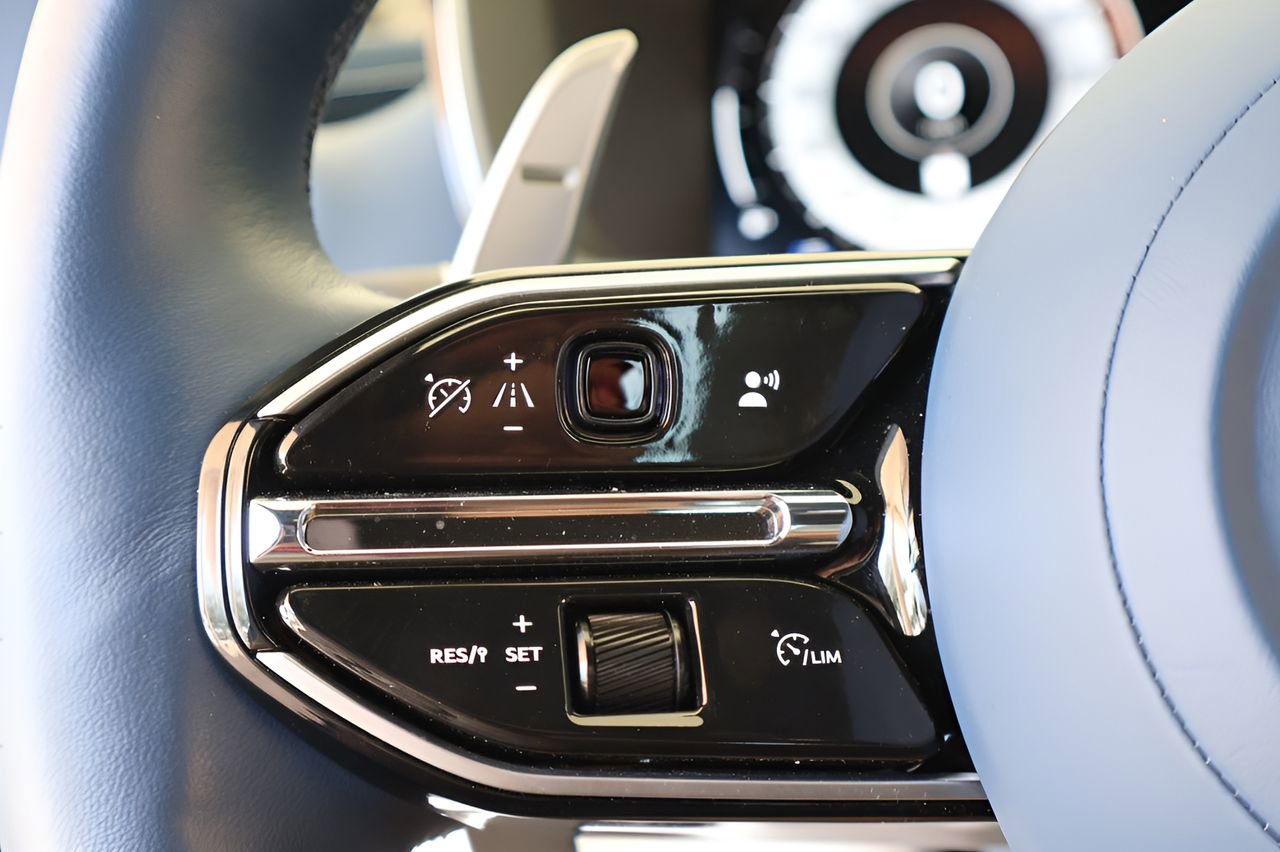 Used 2025 Aston Martin DBX 707 AWD/4WD image 28