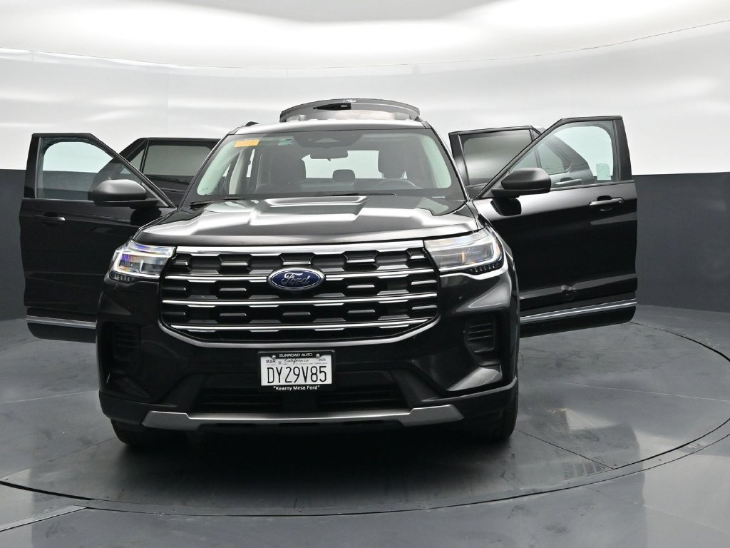 Used 2025 Ford Explorer Active AWD/4WD image 34