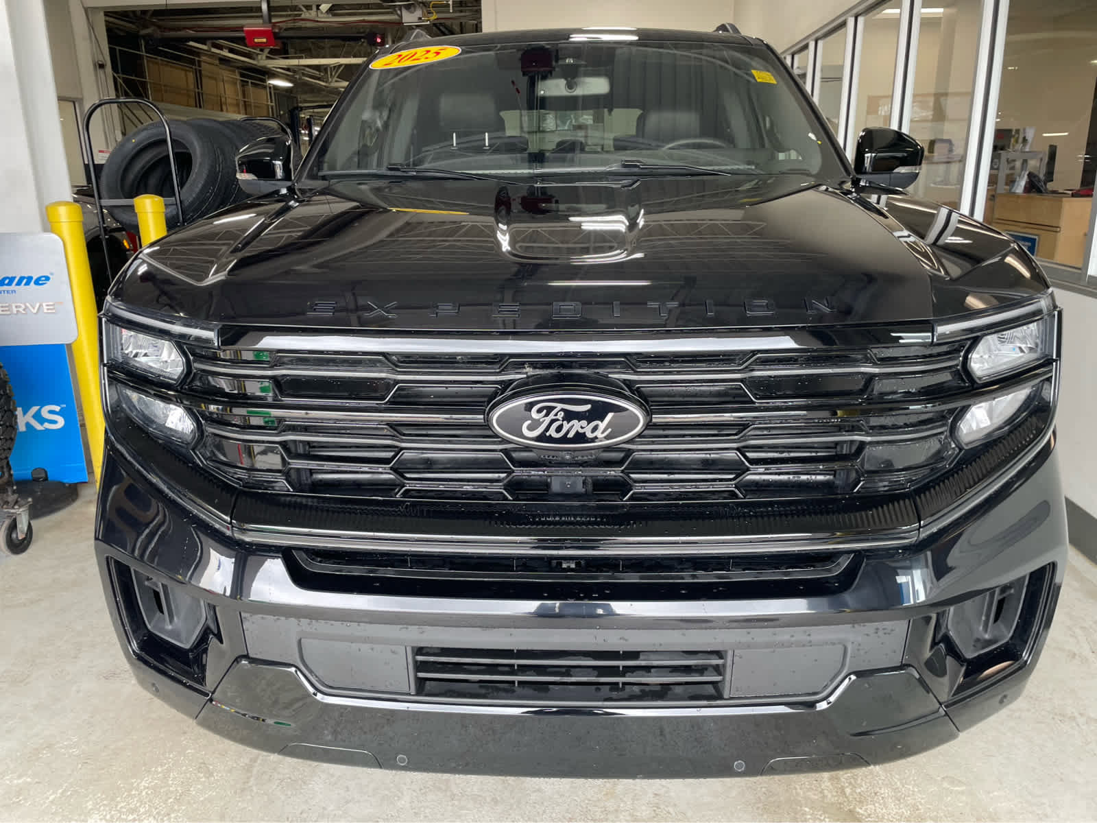 Used 2025 Ford Expedition Platinum w/ Stealth Performance Package AWD/4WD image 3