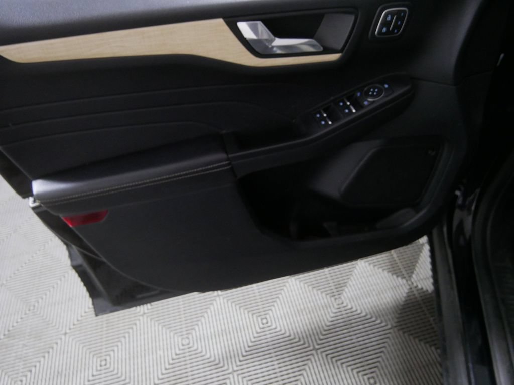 Used 2021 Ford Escape Titanium w/ Titanium Elite Package AWD/4WD image 13