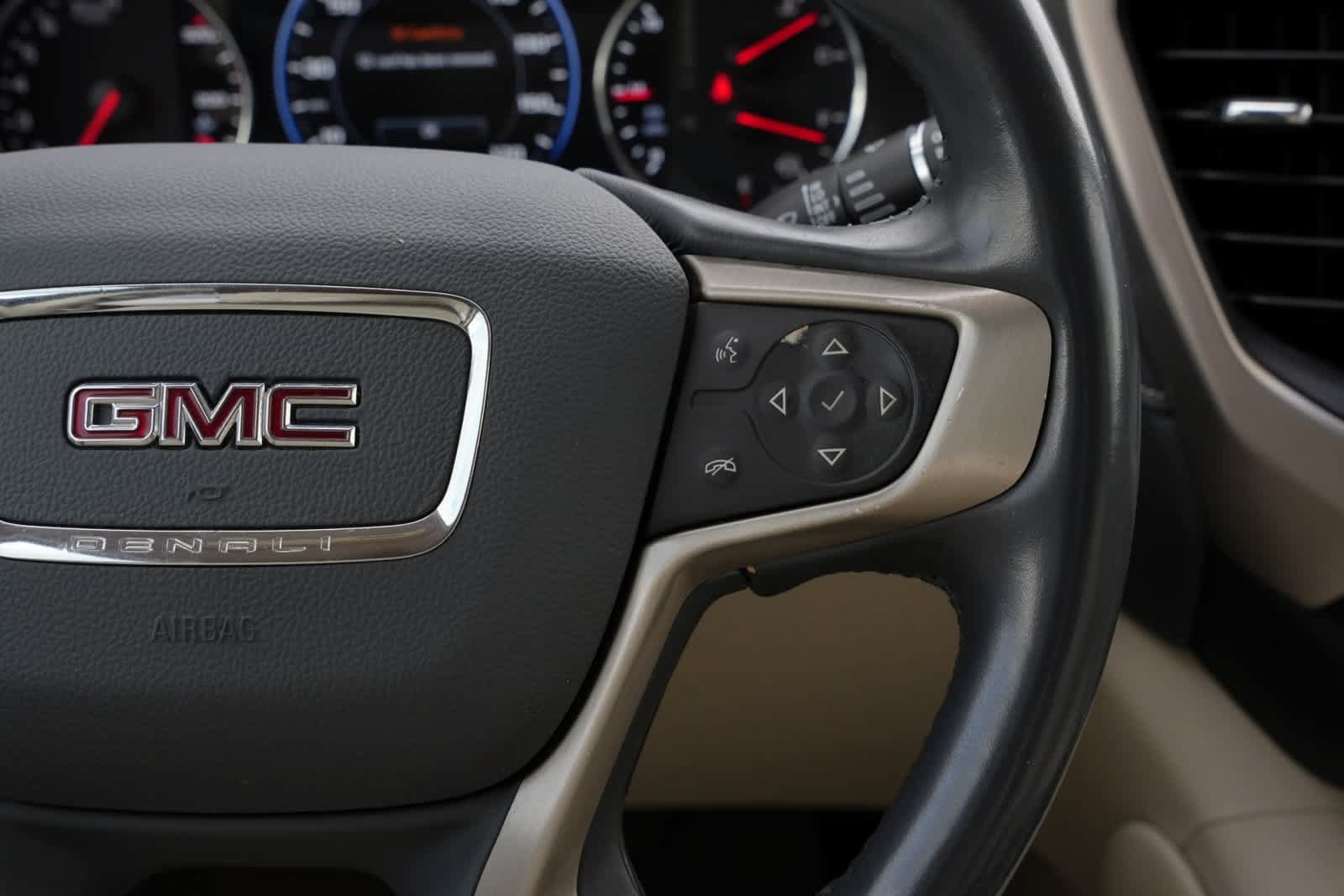 Used 2022 GMC Acadia Denali w/ Denali Ultimate Package FWD image 11
