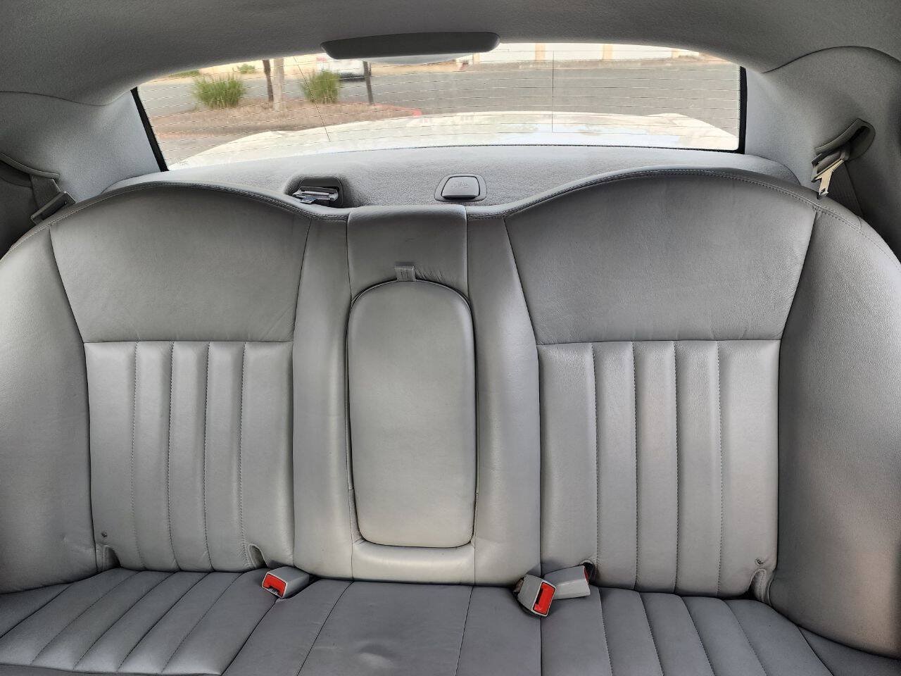 Used 2004 Lincoln Town Car Signature RWD image 23