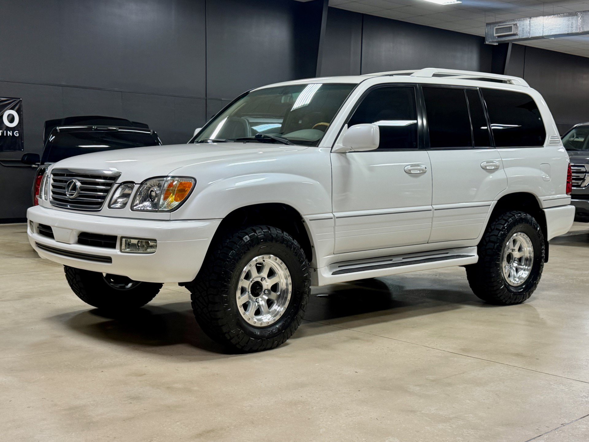 Used 2006 Lexus LX 470 4WD w/ Preferred Accessory Pkg
