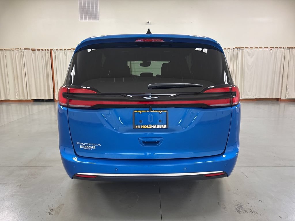 New 2027 Chrysler Pacifica Select FWD image 7