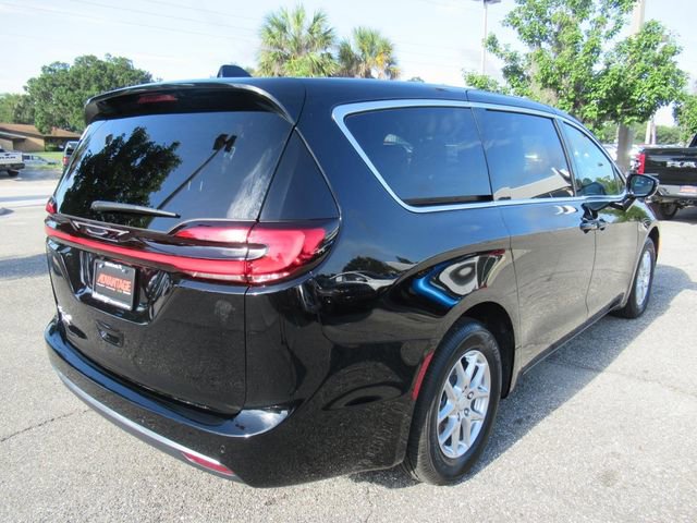 New 2027 Chrysler Pacifica Select FWD image 6