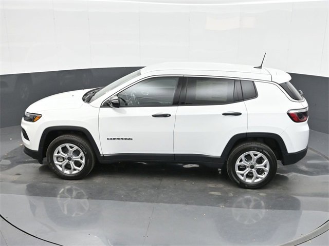 Used 2025 Jeep Compass Sport image 35