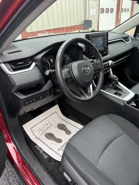 Used 2020 Toyota RAV4 XLE w/ Convenience Package image 9