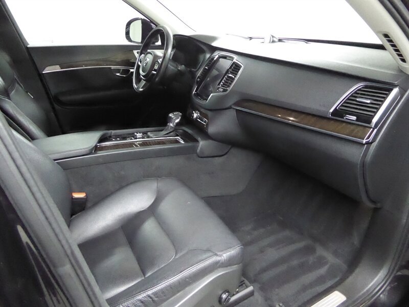 Used 2016 Volvo XC90 T6 Momentum w/ Momentum Plus Package AWD/4WD image 22