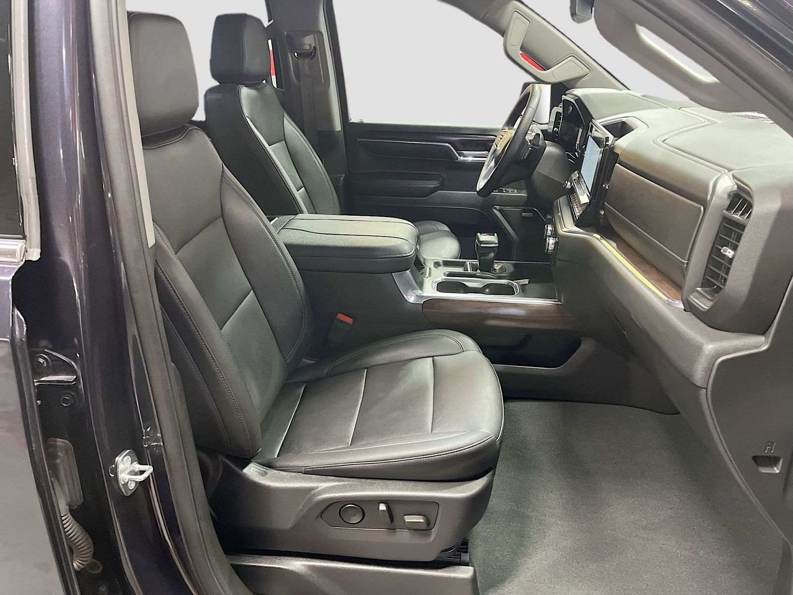 Used 2024 GMC Sierra 1500 SLT w/ SLT Premium Plus Package image 29